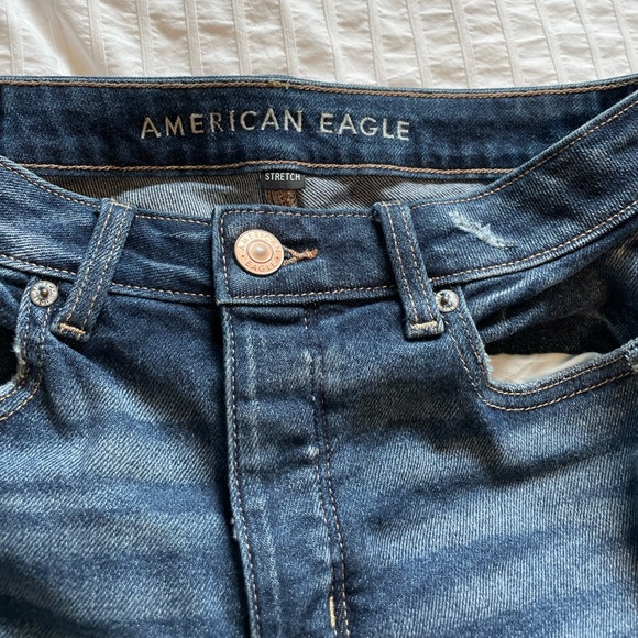 American Eagle Dark Wash Distressed Tomgirl Jwans - Picture 4 of 6